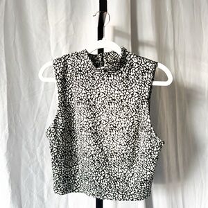 Forever 21 Women’s Medium Tank Collared Black and White Pattern